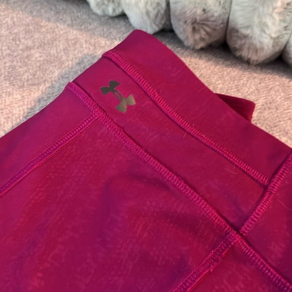 Women’s UNDER ARMOR WORKOUT CAPRIS ❤️💜💜 Excellent condition… - Picture 6 of 6